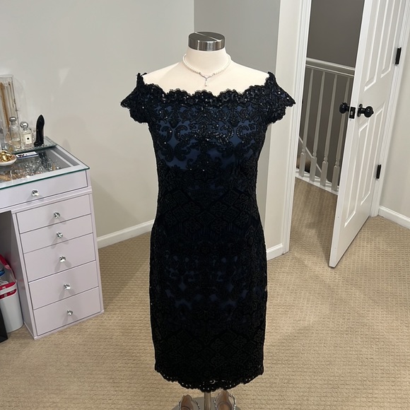 COPY - Tadashi Shoji lace Cocktail Dress - Picture 5 of 8